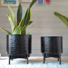 Load image into Gallery viewer, Set of 2 Different Size Hammered Black Metal Tabletop Indoor Planters with Stands - Includes 4/5 Gallon and 1/2 Gallon Pots for Small Plants