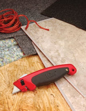 Load image into Gallery viewer, Wiss Quick Change Comfort Grip Utility Knife with Blade Storage (WK500V)