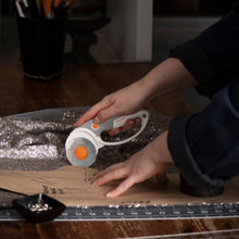 Load image into Gallery viewer, Fiskars Rotary Cutter with 60mm Titanium Blade (118430)
