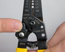 Load image into Gallery viewer, Jonard Tools 10-22 AWG Wire Stripper and Cutter, 6.5&quot; Length (JIC-1022)

