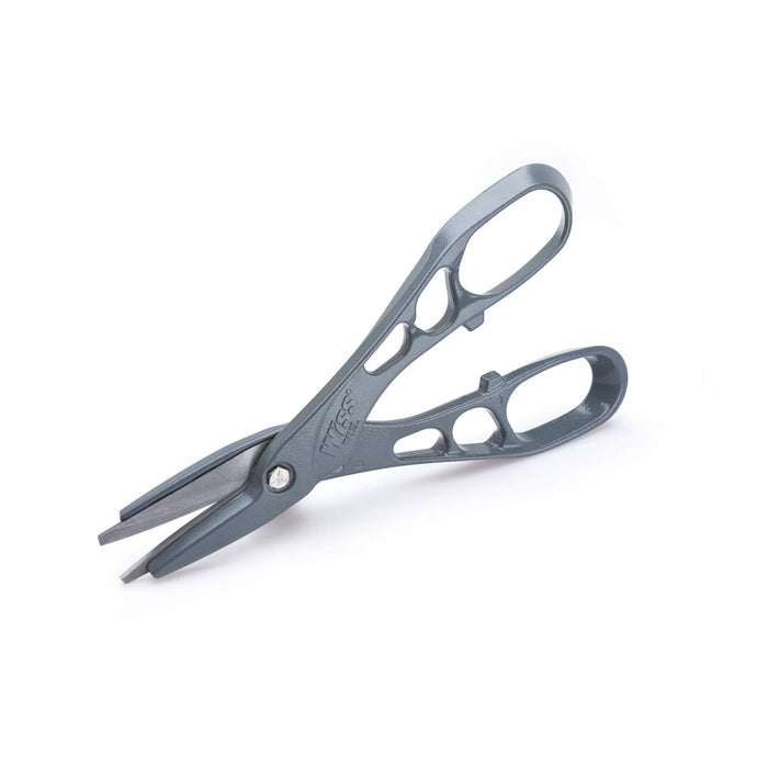 Extended blade tip allows access to tight corners. | 3