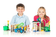 Load image into Gallery viewer, Thames &amp; Kosmos Air + Water Power | Build 15 Pneumatic &amp; Hydraulic Models | Powered by Air + Water | 48 Page Full Color Experiment Manual | Science &amp; Engineering Kit
